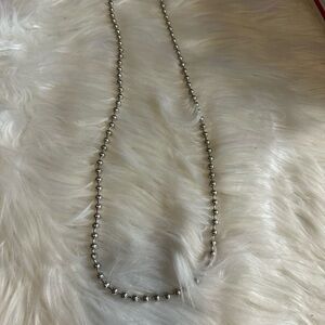 🧡10/$10 Elegant Silver Beaded Necklace